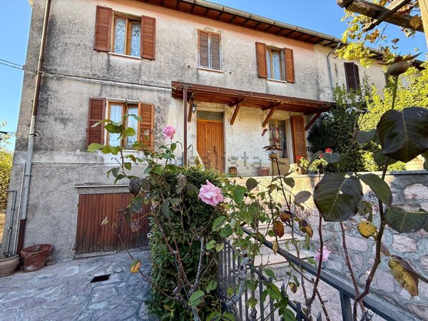 casa indipendente in vendita a Spoleto in zona Collerisana