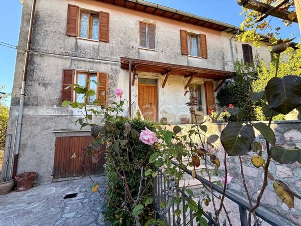 casa indipendente in vendita a Spoleto in zona Collerisana