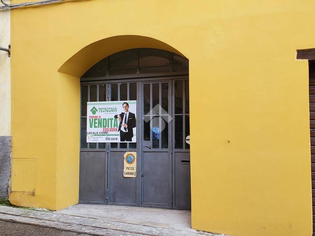 locale commerciale in vendita a Spoleto
