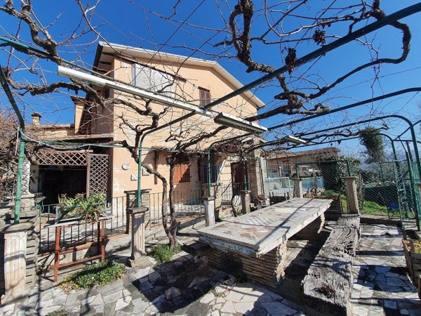 pentavano in vendita a Spoleto