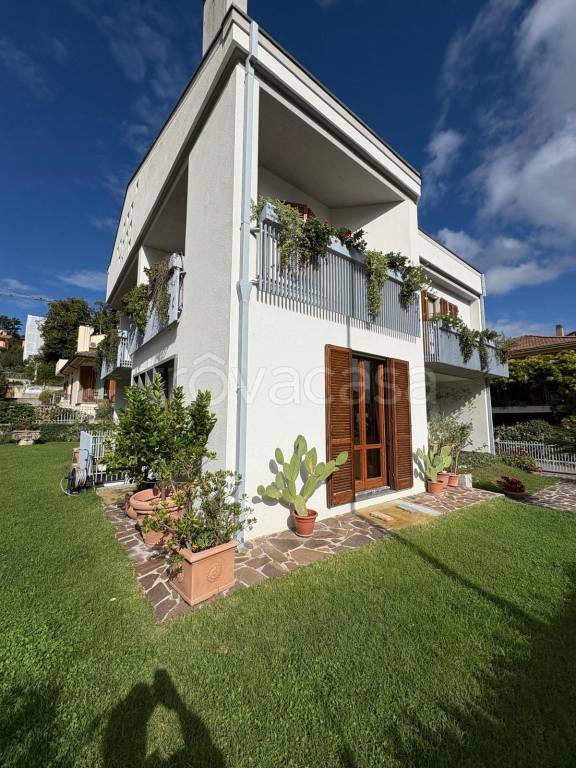 casa indipendente in vendita a Spoleto