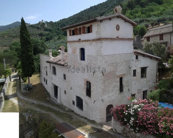 appartamento in vendita a Spoleto in zona Poreta