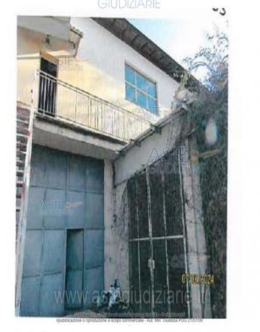 locale commerciale in vendita a Spoleto