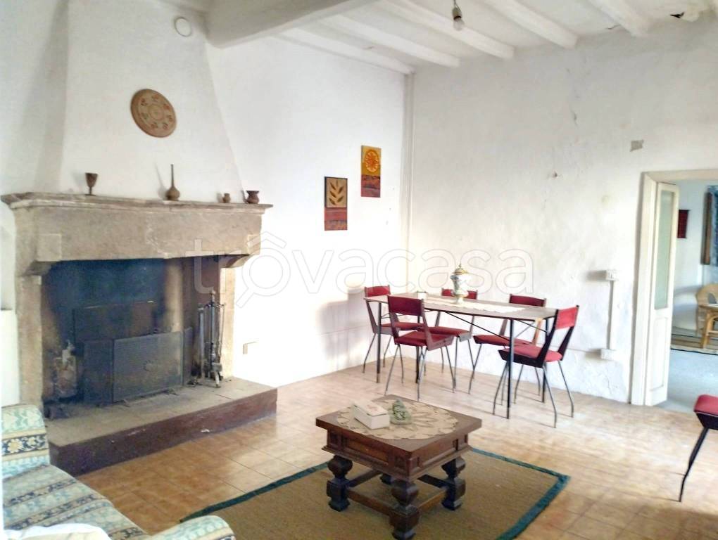 casa indipendente in vendita a Spoleto in zona Strettura