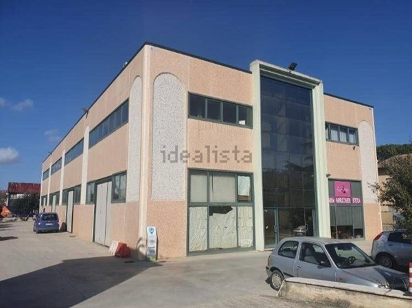 locale di sgombero in vendita a Spoleto in zona Santo Chiodo