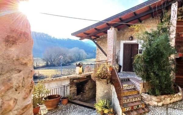 casa indipendente in vendita a Spoleto