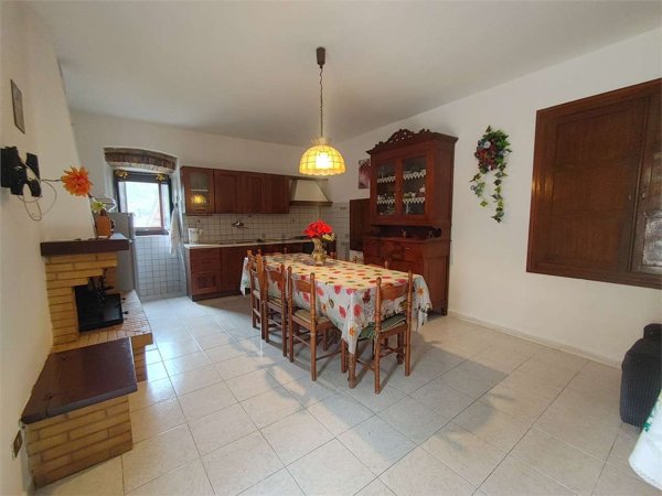 casa semindipendente in vendita a Spoleto in zona Baiano