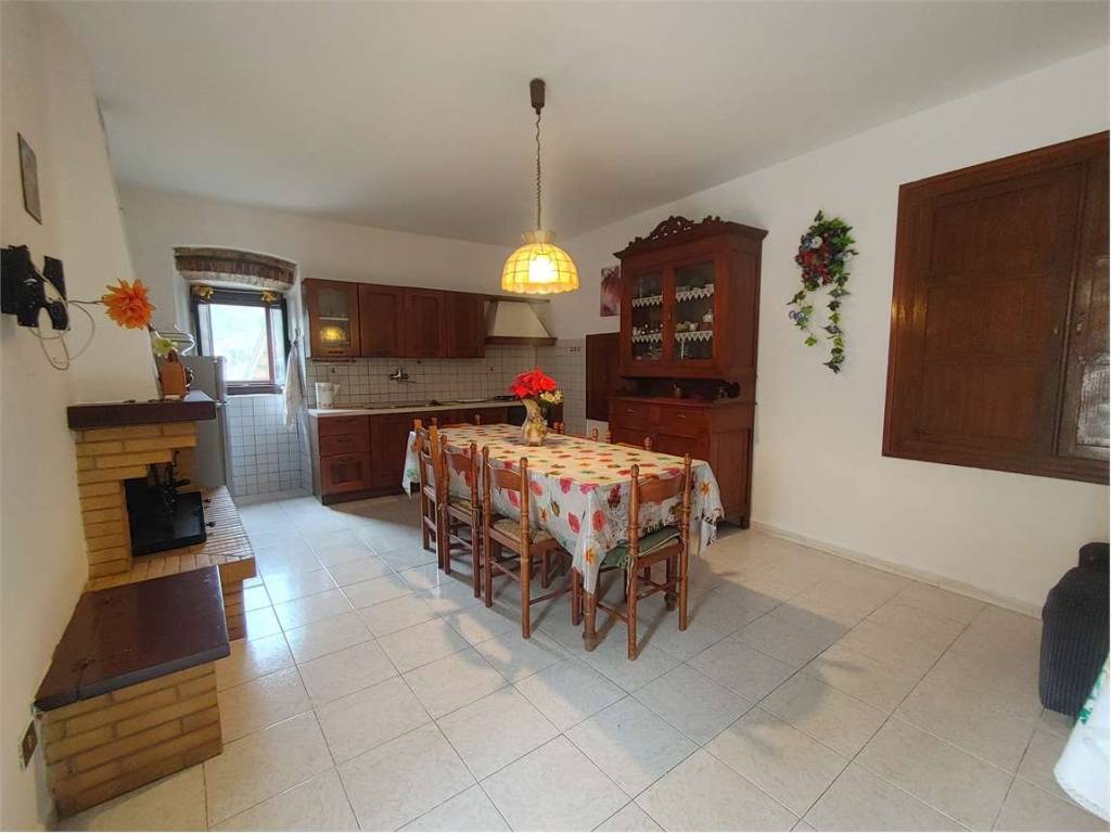 casa semindipendente in vendita a Spoleto in zona Baiano