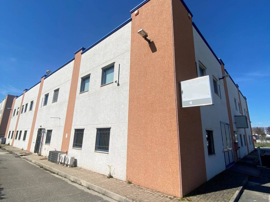 locale commerciale in vendita a Spoleto