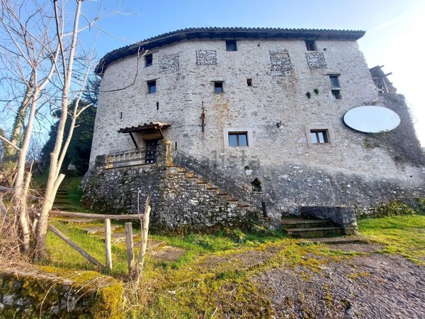 casale in vendita a Spoleto in zona Strettura