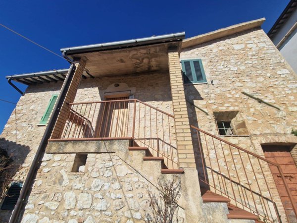 casa indipendente in vendita a Spoleto in zona Eggi