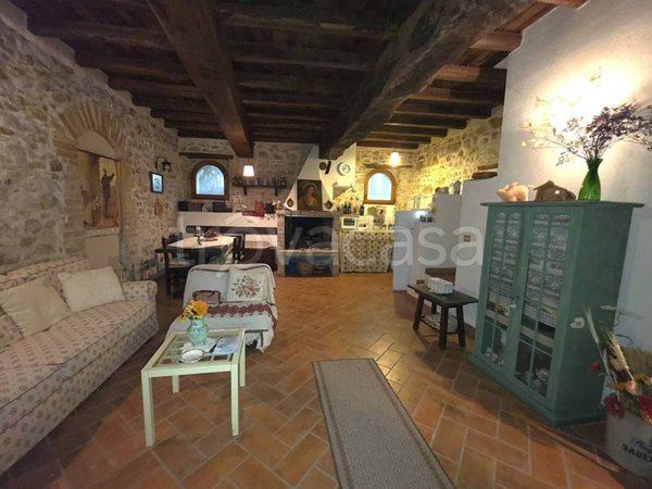 appartamento in vendita a Spoleto in zona Uncinano