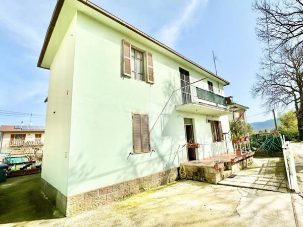 casa indipendente in vendita a Spoleto in zona Morro