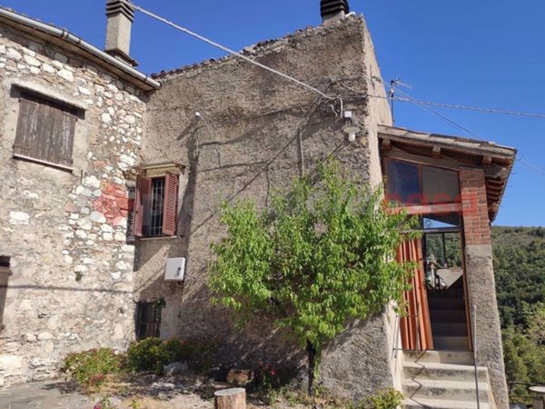 casa indipendente in vendita a Spoleto