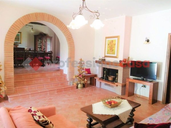 casa indipendente in vendita a Spoleto in zona Baiano