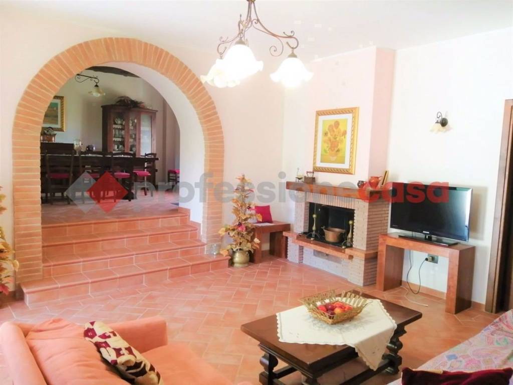 casa indipendente in vendita a Spoleto in zona Baiano