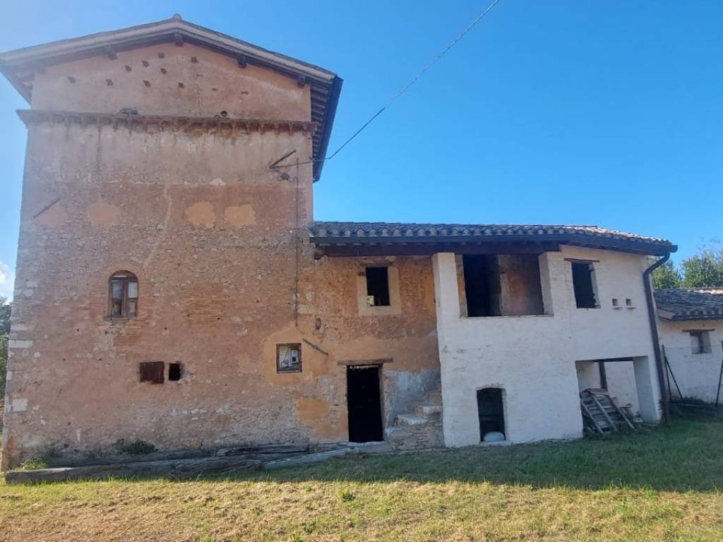 casa indipendente in vendita a Spoleto in zona San Giacomo