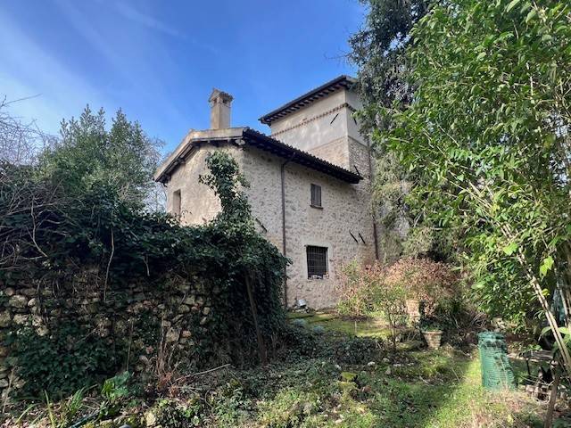 casa indipendente in vendita a Spoleto in zona Eggi