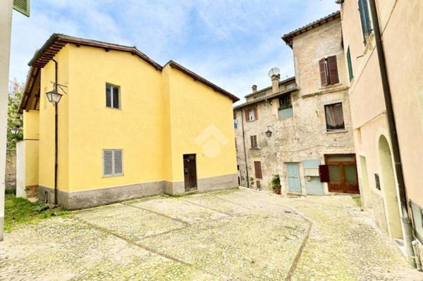casa indipendente in vendita a Spoleto