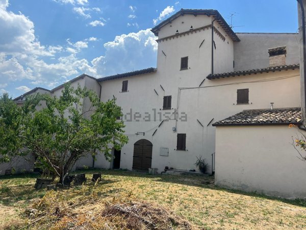 casa indipendente in vendita a Spoleto