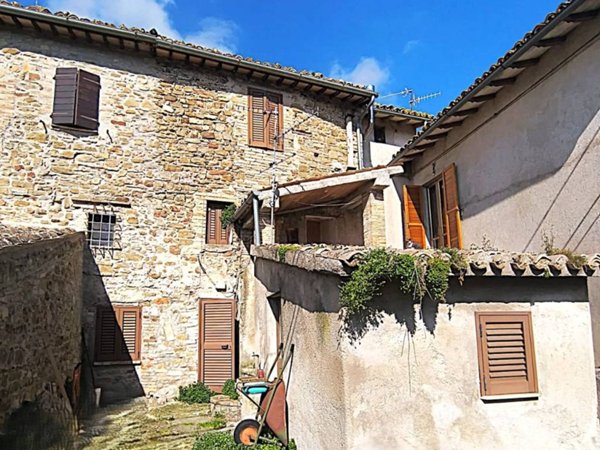casa indipendente in vendita a Spoleto