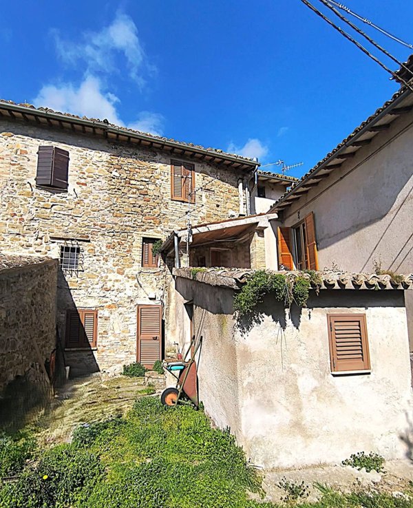 casa indipendente in vendita a Spoleto
