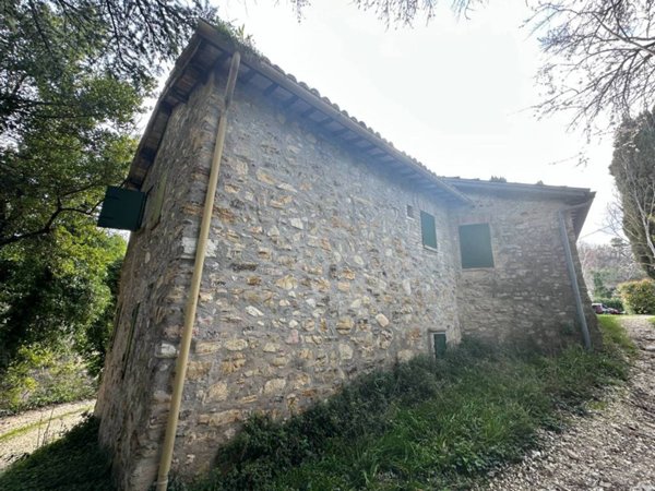 casa indipendente in vendita a Spoleto in zona Fogliano