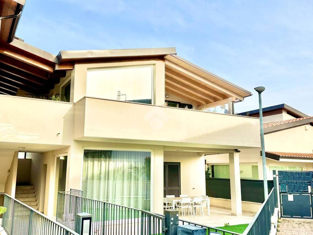 casa indipendente in vendita a Spoleto