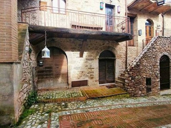 casa indipendente in vendita a Spoleto