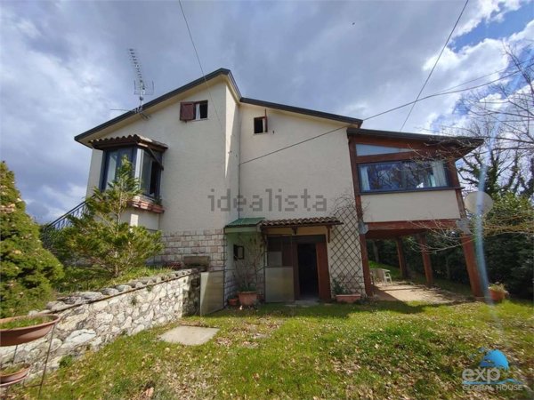 casa indipendente in vendita a Spoleto in zona Fogliano