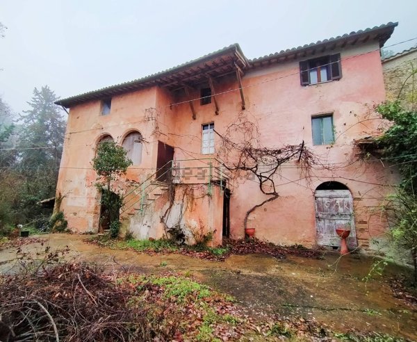 casa indipendente in vendita a Spoleto