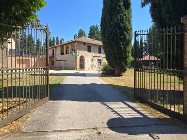 casa indipendente in vendita a Spoleto