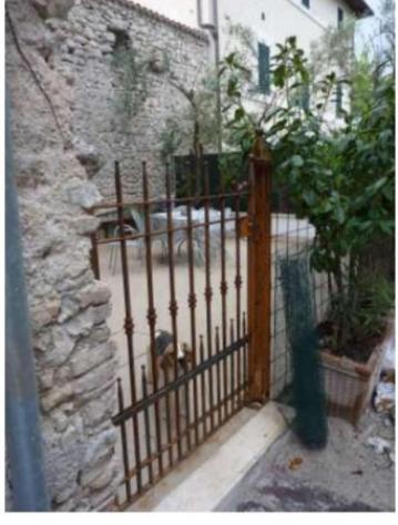 locale commerciale in vendita a Spoleto in zona Azzano