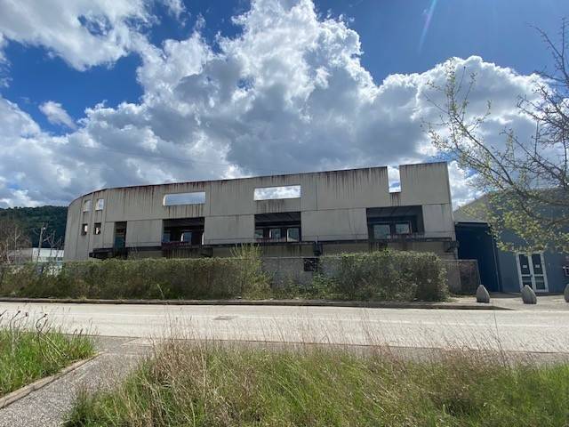 locale commerciale in vendita a Spoleto in zona San Martino