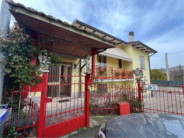 casa indipendente in vendita a Spoleto