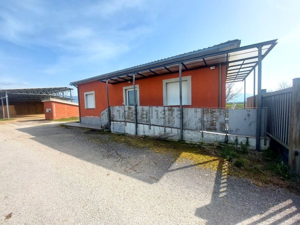 casa indipendente in vendita a Spoleto