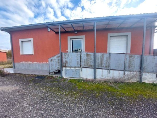 casa indipendente in vendita a Spoleto