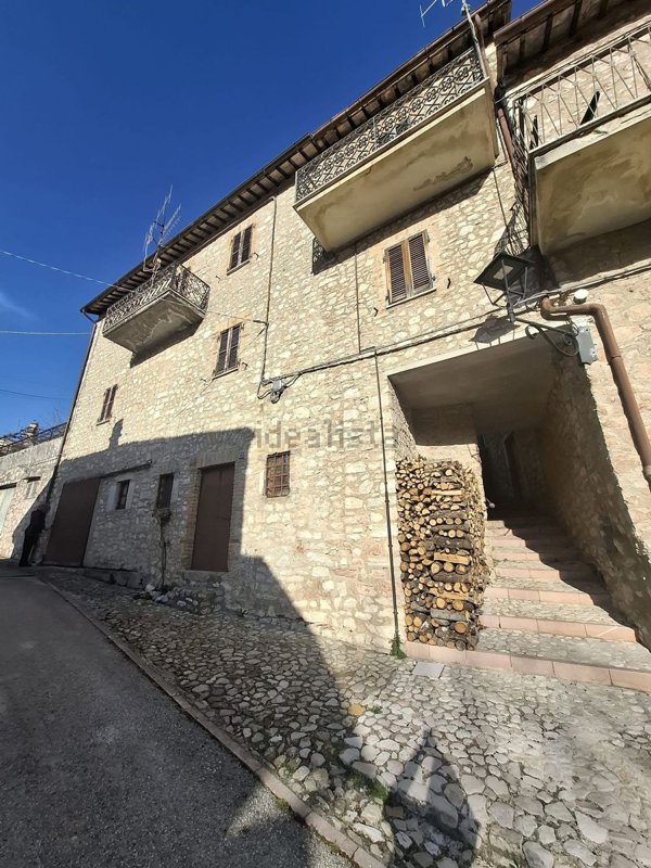casa indipendente in vendita a Spoleto