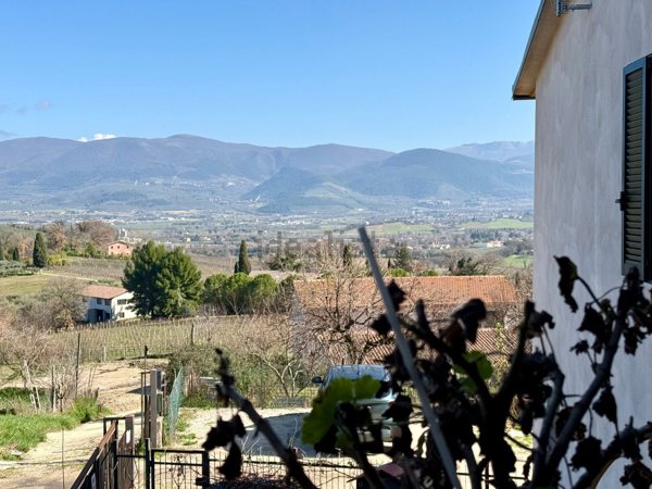 appartamento in vendita a Spoleto in zona Morgnano