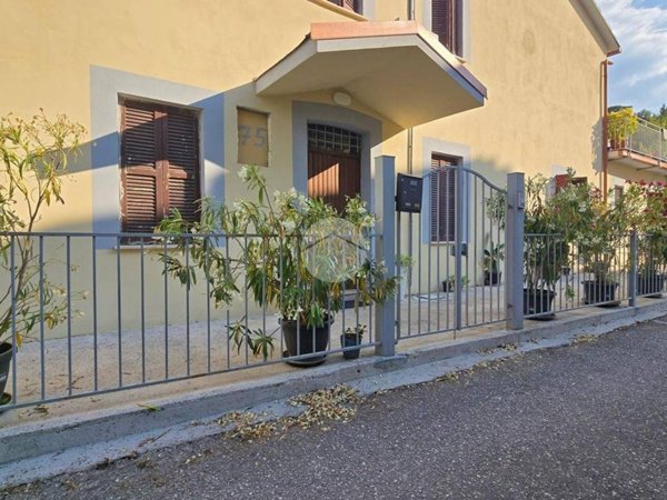 casa indipendente in vendita a Spoleto