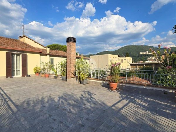 casa indipendente in vendita a Spoleto in zona Collerisana