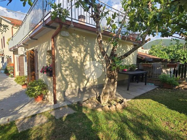 casa indipendente in vendita a Spoleto in zona Collerisana