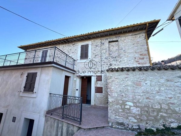 appartamento in vendita a Spoleto in zona Uncinano