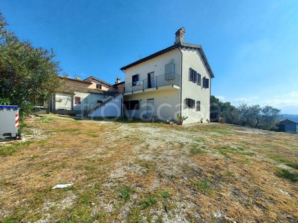 casa indipendente in vendita a Spoleto