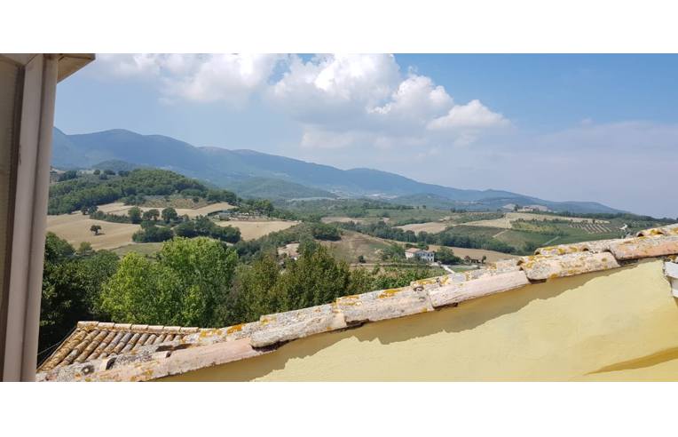 appartamento in vendita a Spoleto in zona Uncinano