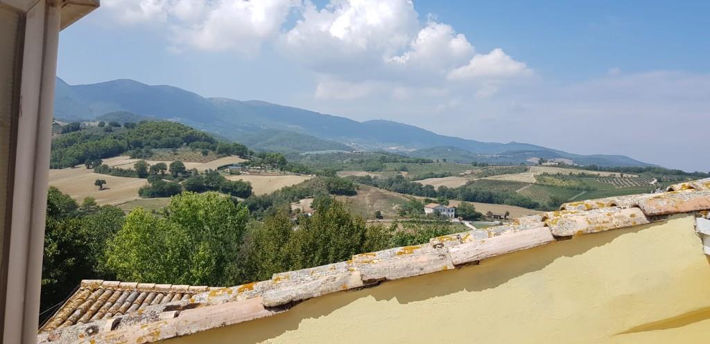 appartamento in vendita a Spoleto in zona Uncinano