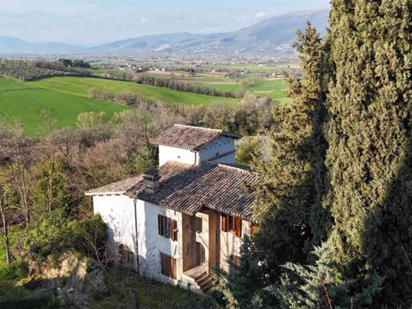 casa indipendente in vendita a Spoleto in zona Sant'Anastasio