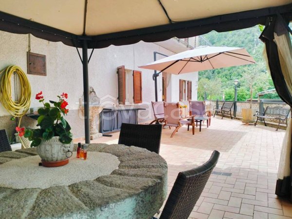 casa indipendente in vendita a Spoleto