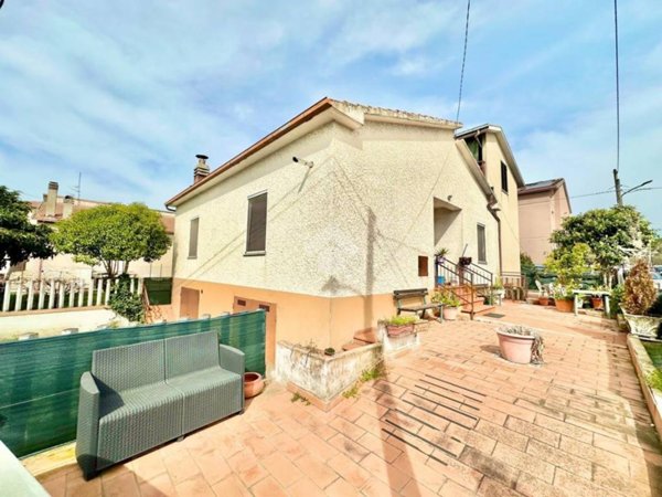 casa indipendente in vendita a Spoleto in zona San Giacomo