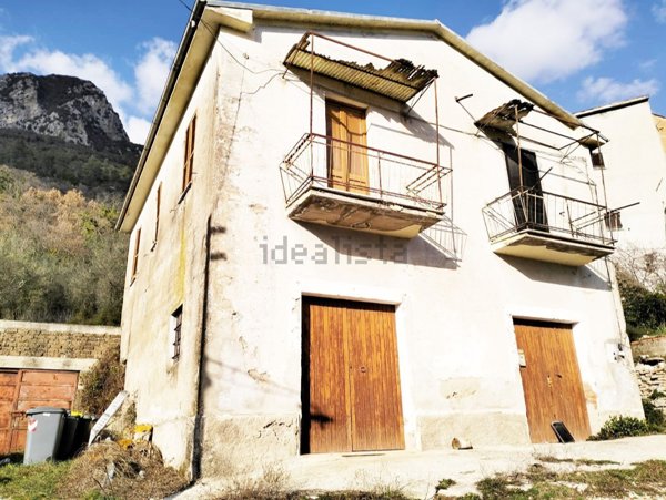 casa indipendente in vendita a Spoleto in zona Ancaiano